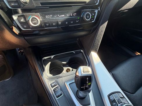 Used 2018 BMW 320i Sedan RWD image 11