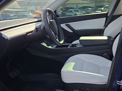 Used 2021 Tesla Model Y 2WD image 11