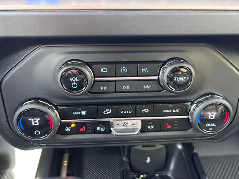 Used 2025 Ford Bronco Outer Banks image 11