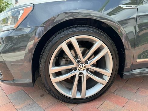 Used 2017 Volkswagen Passat 1.8T R-Line FWD image 8