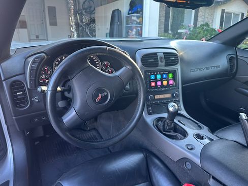 Used 2006 Chevrolet Corvette Coupe w/ Preferred Equipment Group RWD image 4