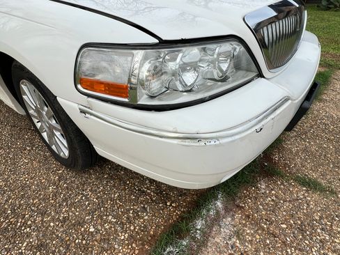 Used 2007 Lincoln Town Car Signature image 12