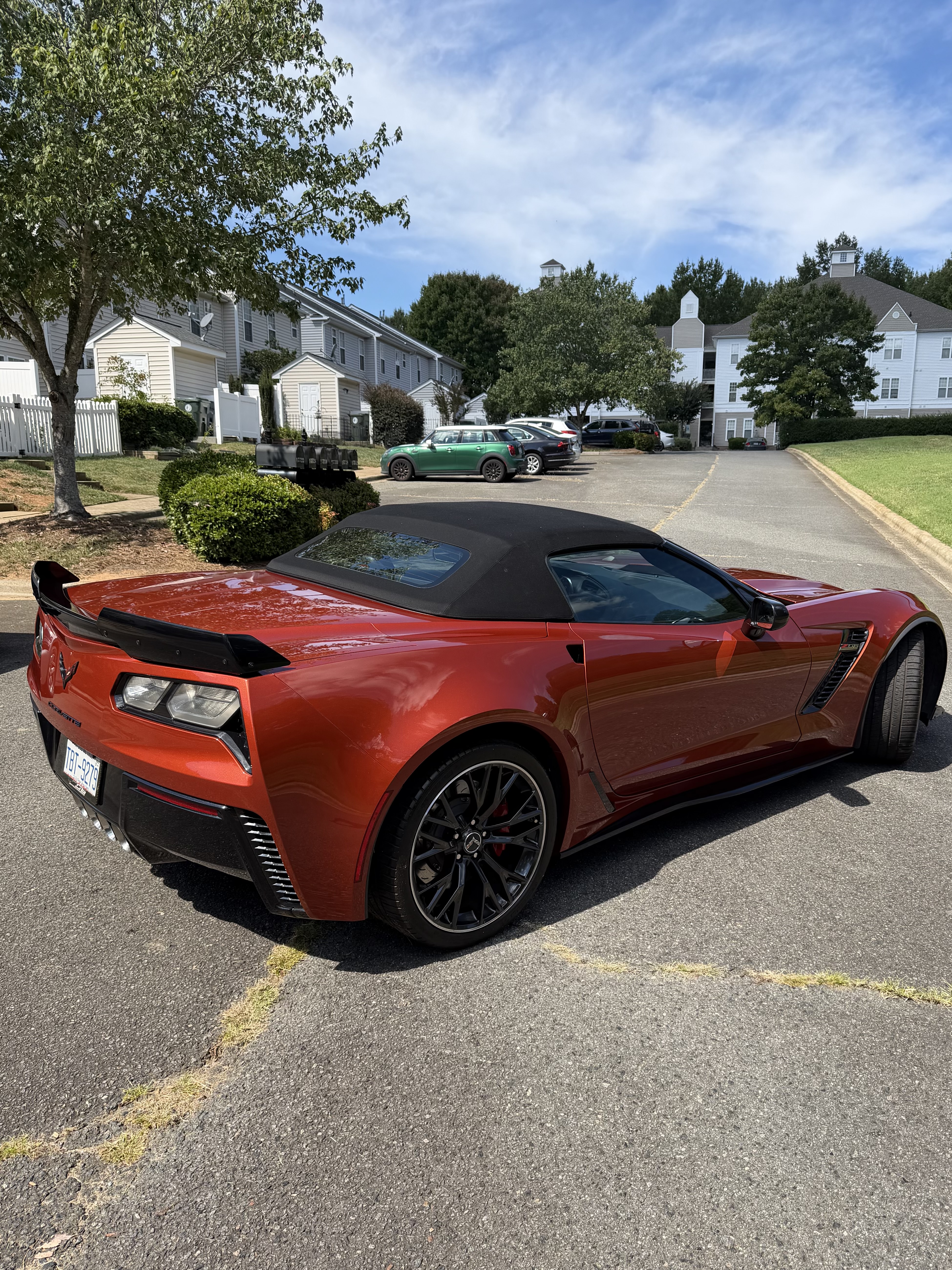 Used 2015 Chevrolet Corvette Z06 w/ 3LZ Preferred Equipment Group RWD image 2