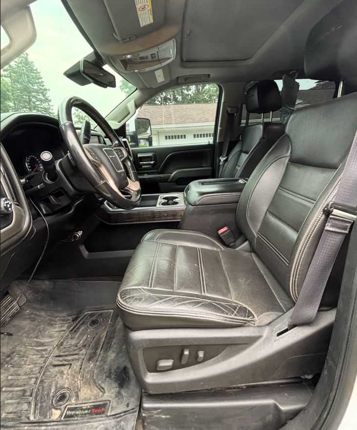 Used 2016 GMC Sierra 2500 Denali w/ Duramax Plus Package AWD/4WD image 9