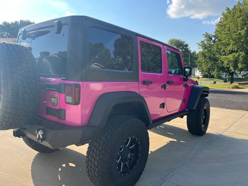 Used 2017 Jeep Wrangler Unlimited Rubicon w/ Connectivity Group image 23