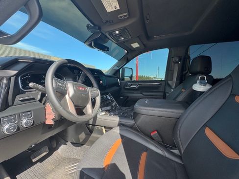 Used 2025 GMC Sierra 2500 AT4 w/ AT4 Premium Plus Package AWD/4WD image 11