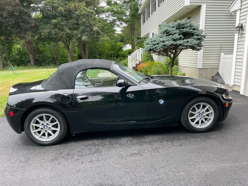 Used 2005 BMW Z4 2.5i image 9