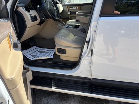 Used 2016 Land Rover LR4 HSE LUX image 4