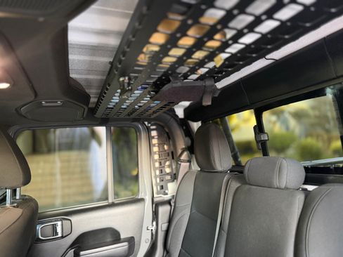 Used 2021 Jeep Gladiator Sport image 11