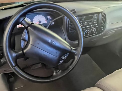 Used 1999 Ford F150 Lightning RWD image 5