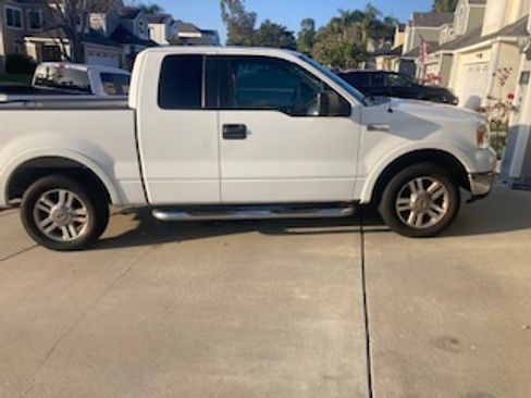 Used 2005 Ford F150 Lariat image 1