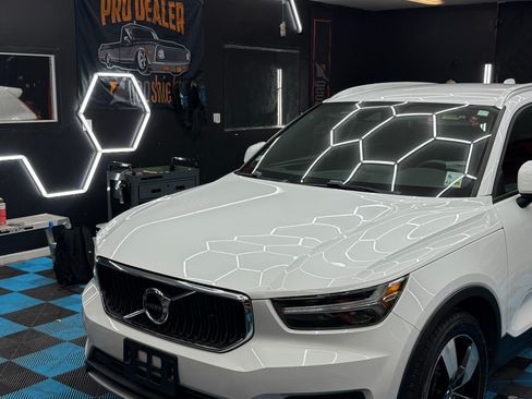 Used 2019 Volvo XC40 T5 Momentum AWD/4WD image 4