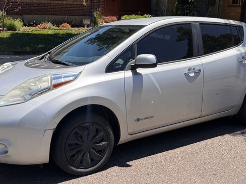 Used 2014 Nissan Leaf S FWD image 1