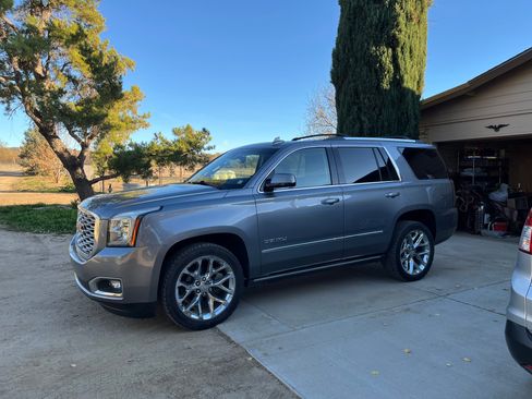 Used 2019 GMC Yukon Denali image 2