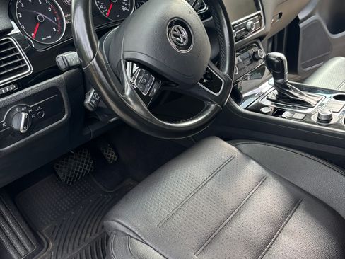 Used 2016 Volkswagen Touareg Sport AWD/4WD image 12
