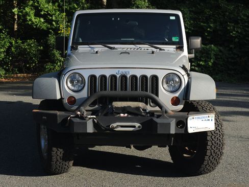 Used 2011 Jeep Wrangler Unlimited Rubicon w/ Connectivity Group AWD/4WD image 1