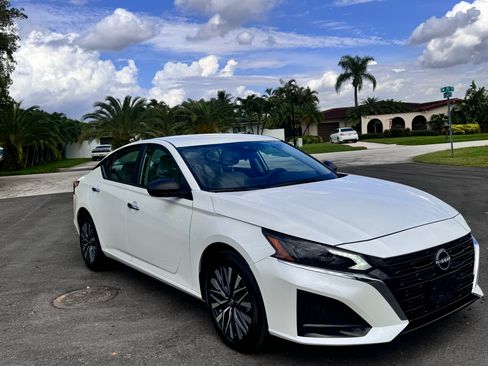 Used 2024 Nissan Altima 2.5 SV image 10