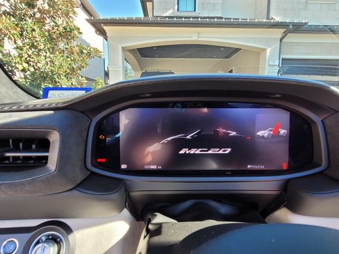 Used 2023 Maserati MC20 Cielo Convertible 2D image 32