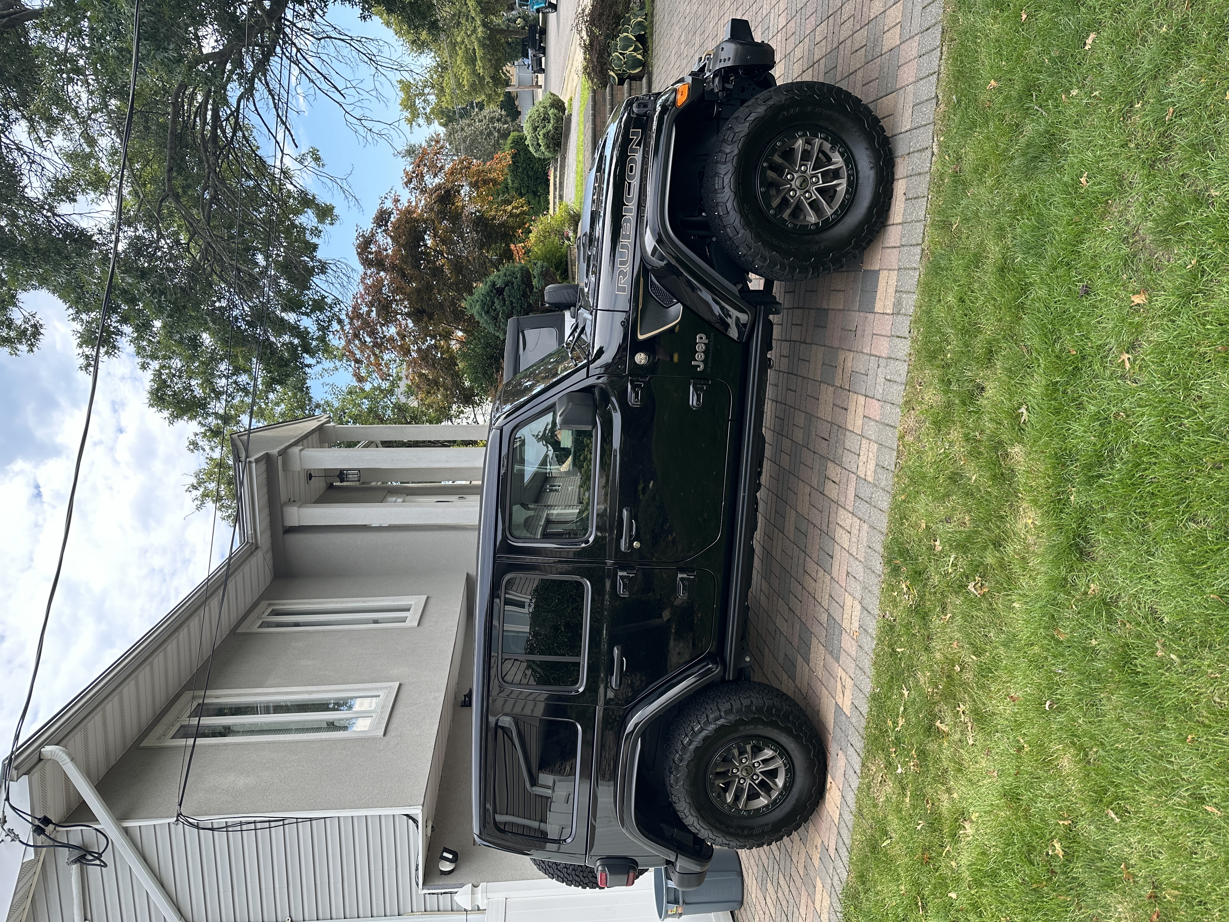 Used 2025 Jeep Wrangler Unlimited Rubicon 392 AWD/4WD image 2