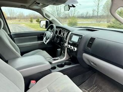 Used 2016 Toyota Sequoia SR5 image 17