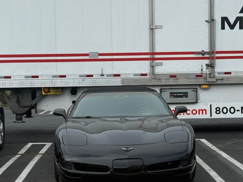 Used 2002 Chevrolet Corvette Convertible w/ Preferred Equipment Group2 RWD image 5