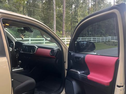 Used 2019 Toyota Tacoma SR5 RWD image 15
