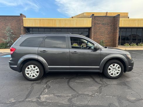 Used 2018 Dodge Journey SE FWD image 8
