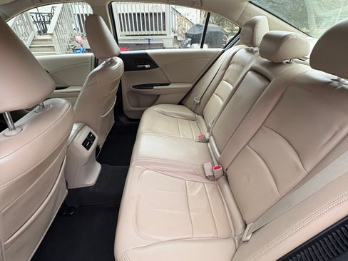 Used 2017 Honda Accord Hybrid Sedan image 11