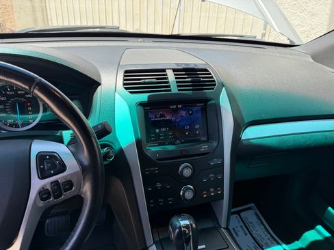 Used 2013 Ford Explorer XLT FWD image 4