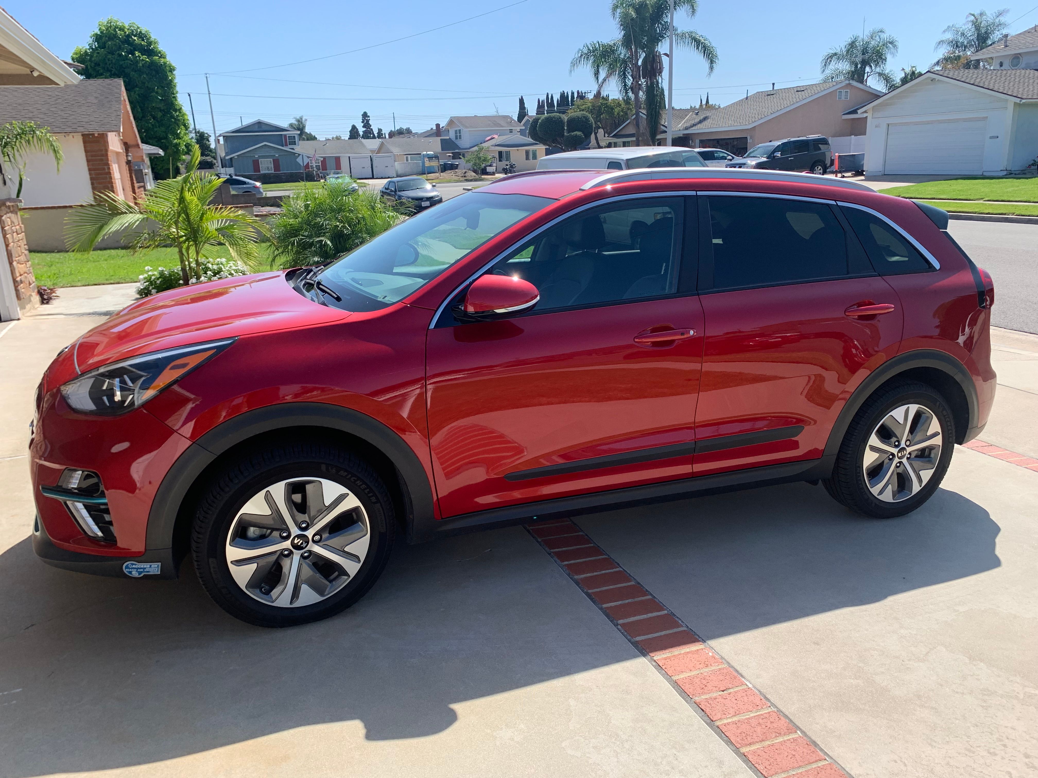 Used 2020 Kia Niro EX w/ Cold Weather Package FWD image 5