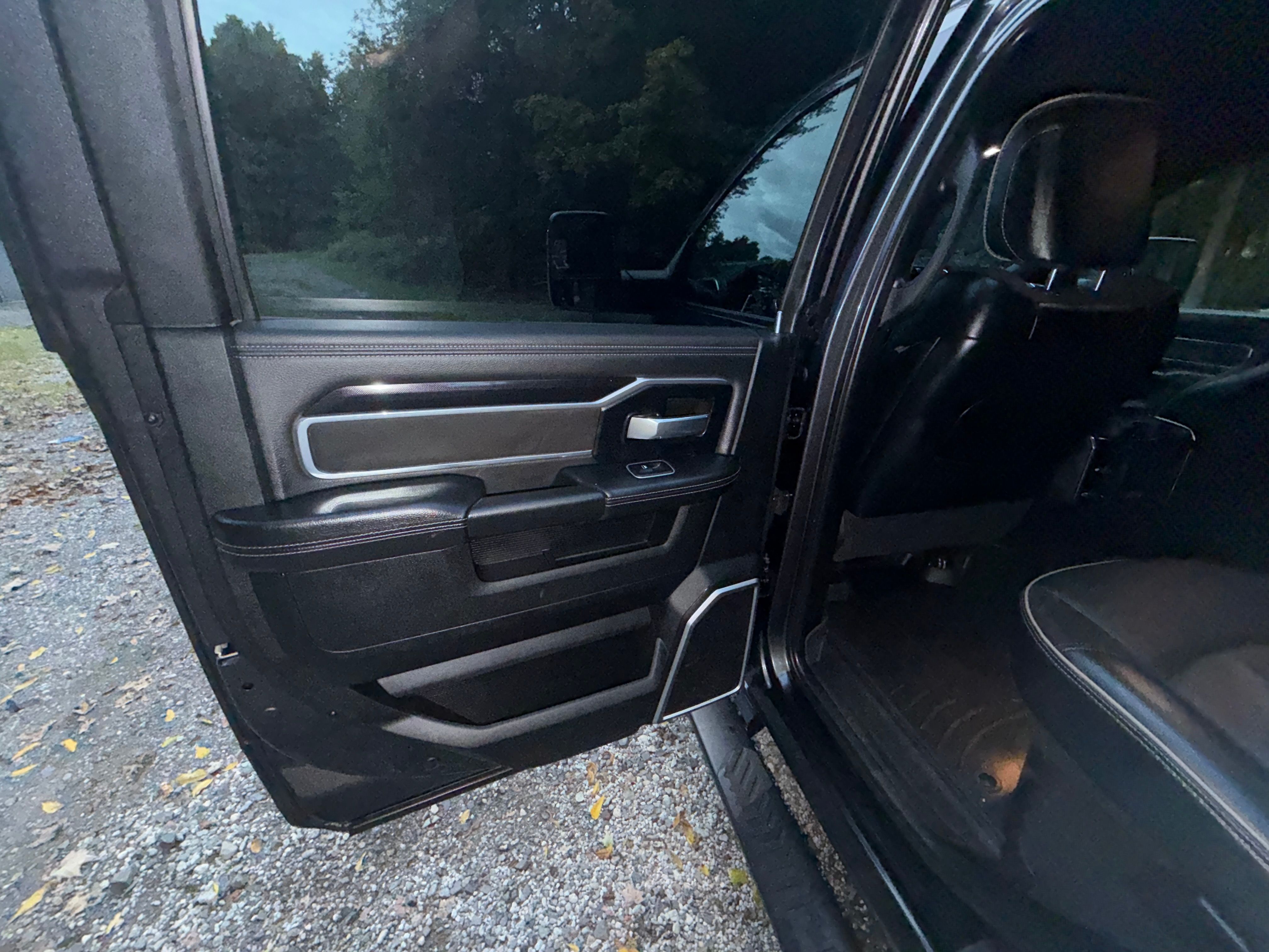 Used 2023 RAM 3500 Laramie AWD/4WD image 9