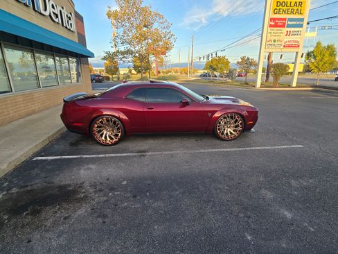 Used 2018 Dodge Challenger SRT Hellcat image 1
