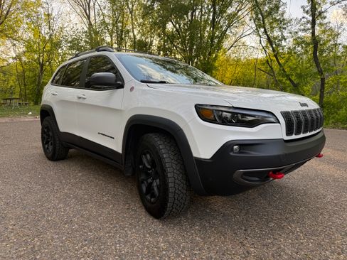 Used 2020 Jeep Cherokee Trailhawk w/ Comfort/Convenience Group AWD/4WD image 6