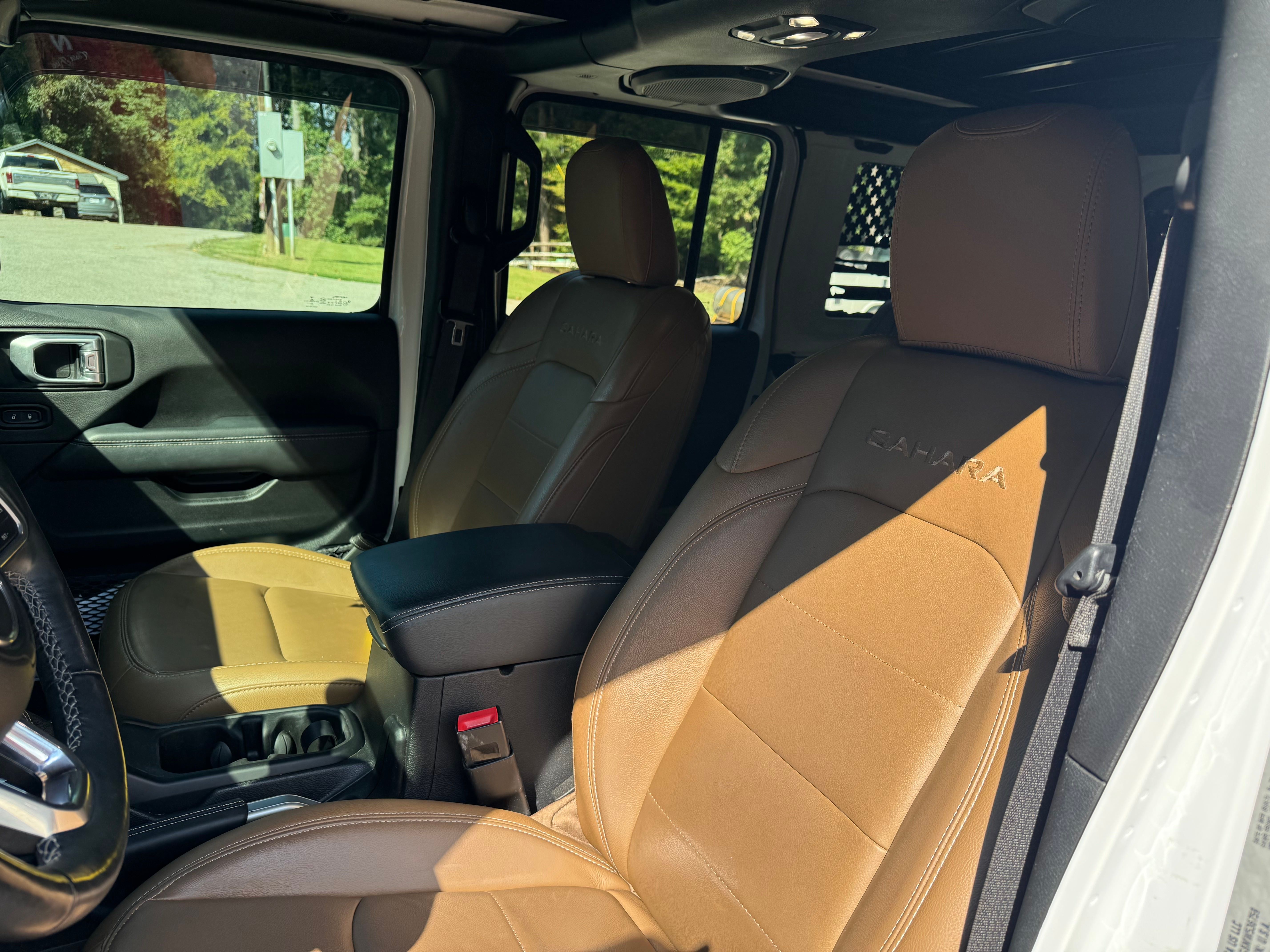 Used 2021 Jeep Wrangler Unlimited Sahara AWD/4WD image 18