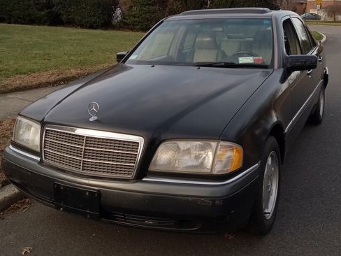 Used 1995 Mercedes-Benz C 220 Sedan image 1