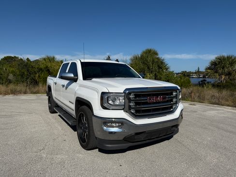 Used 2018 GMC Sierra 1500 SLT w/ SLT Premium Package image 2