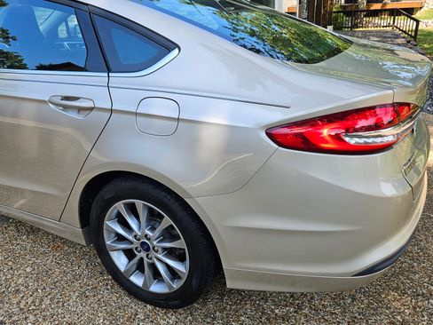 Used 2017 Ford Fusion SE image 6