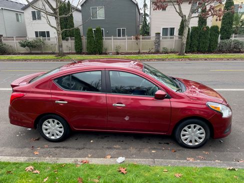 Used 2018 Nissan Versa SV image 13