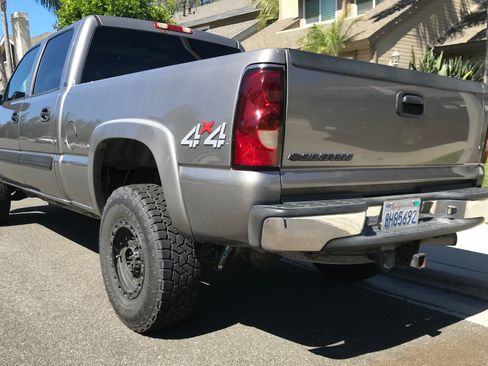 Used 2007 Chevrolet Silverado 2500 LT w/ Heavy-Duty Power Package AWD/4WD image 2