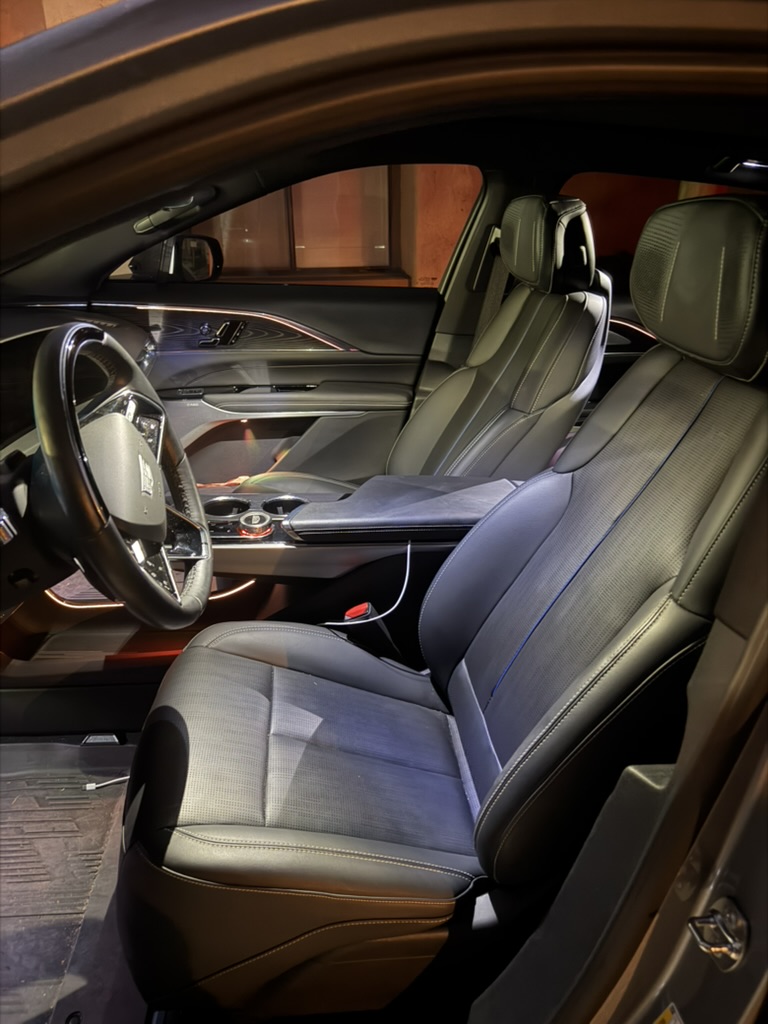 Used 2024 Cadillac Lyriq Luxury w/ LPO, Floor Liner Package AWD/4WD image 14