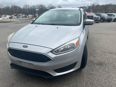 Used 2017 Ford Focus SE image 1