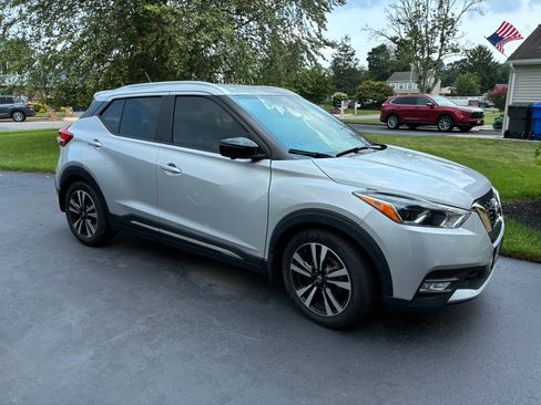Used 2019 Nissan Kicks SR w/ SR Premium Package FWD image 1