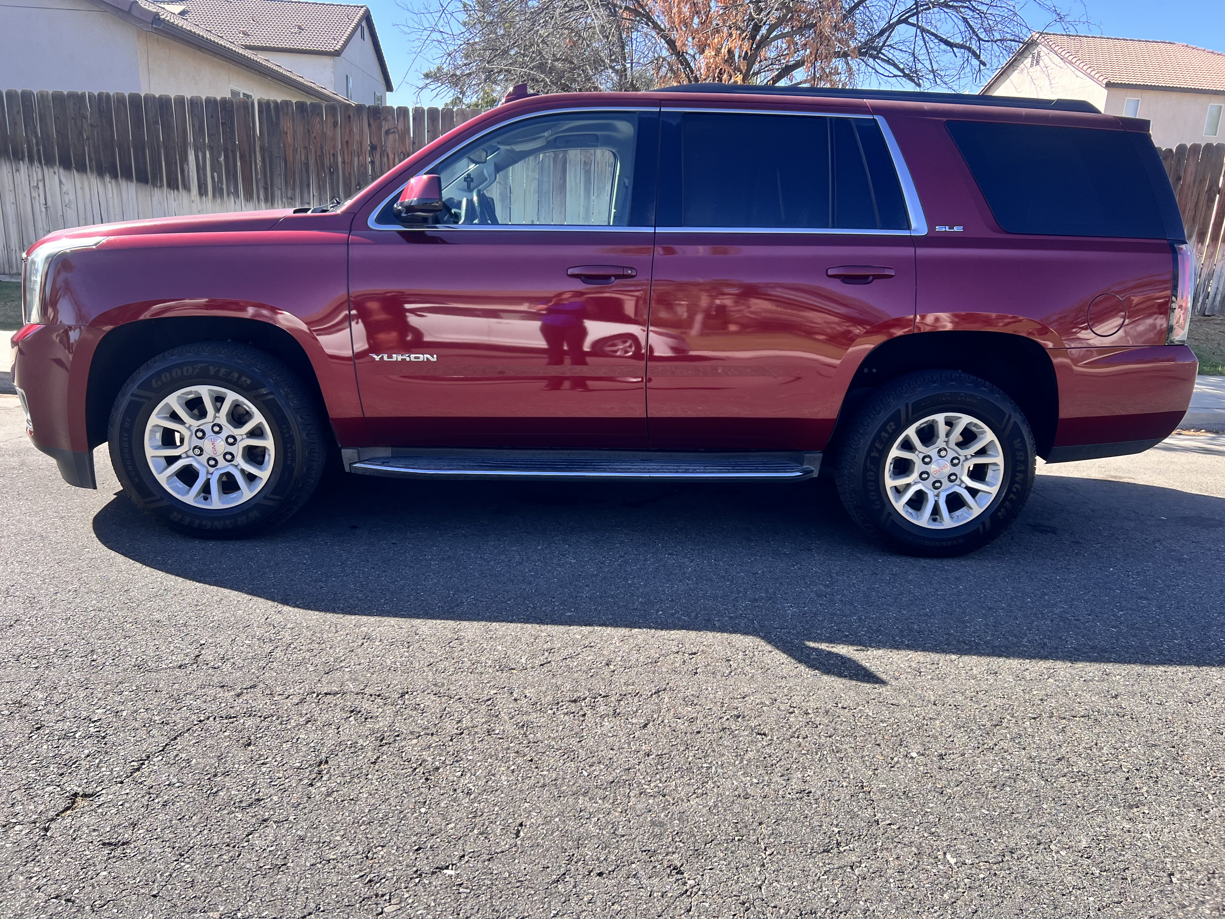 Used 2016 GMC Yukon SLE RWD image 1
