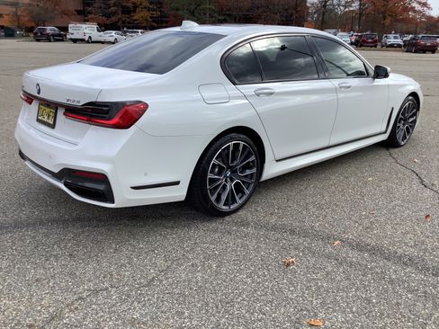 Used 2020 BMW 750i xDrive w/ Autobahn Package image 12