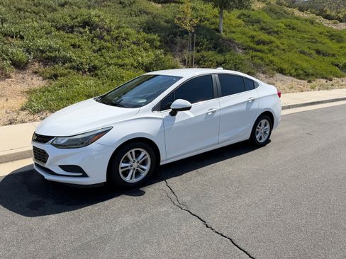 Used 2017 Chevrolet Cruze LT w/ Convenience Package FWD image 1