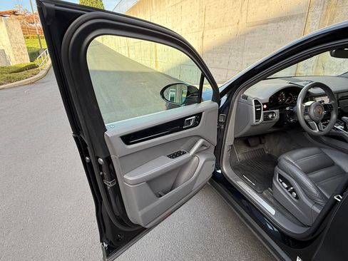Used 2019 Porsche Cayenne image 14