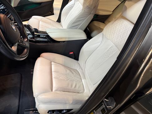 Used 2018 BMW 540i 540i Sedan 4D image 4