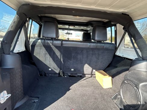 Used 2012 Jeep Wrangler Unlimited Sahara image 15