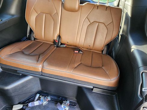 Used 2018 Chrysler Pacifica Limited w/ Tire & Wheel Group image 8