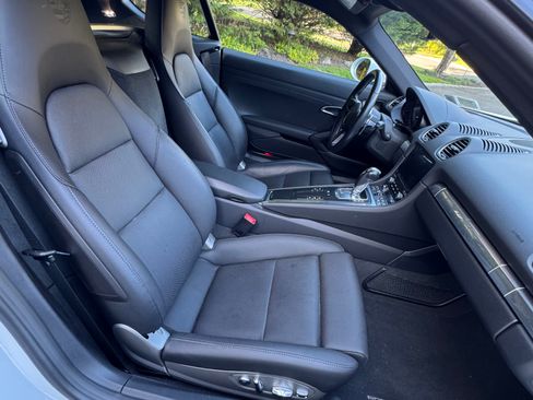 Used 2019 Porsche 718 Cayman image 18